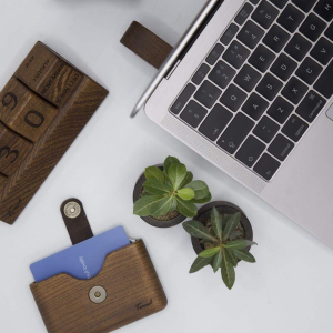 twood-natural-wood-desk-calendar