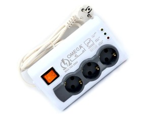 محافظ ولتاژ امگا مدل 3 خانه P3000