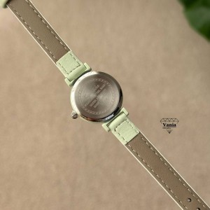 ساعت چرمی رنگ سبز پاستلی