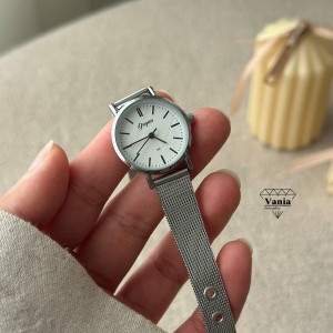 ساعت  ظریف خطی