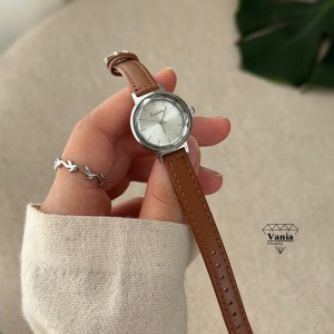ساعت قهوه ای