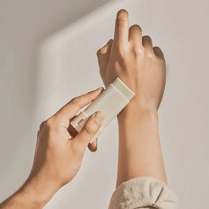 ضد آفتاب استیکی مات‌ کننده بیوتی ‌آف جوسان SPF 50 وزن 18 گرم