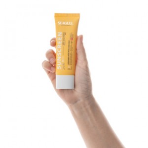کرم ضد آفتاب بی رنگ سی گل با SPF100 مناسب انواع پوست حجم 50 میلی لیتر