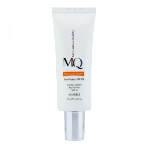کرم ضد آفتاب بدون رنگ ام کیو SPF50 مدل INVISIBLE محافظ UVA ،UVB، تنظیم ترشح چربی پوست، ضد آب، مرطوبکننده، مناسب پوست چرب حجم 55 میلیلیتر