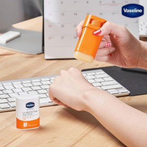 ضد آفتاب استیکی وازلین Vaseline با SPF50 وزن 15 گرم