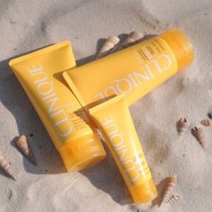 کرم ضد آفتاب کلینیک ضد پیری و جوانساز بی رنگ SPF50 حجم 50 میلی لیتر