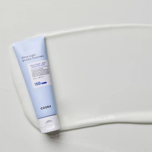 کرم ضد آفتاب و مرطوب کننده فوق سبک اولترا لایت کوزارکس SPF50 حجم 50 میلی لیتر
