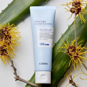 کرم ضد آفتاب و مرطوب کننده فوق سبک اولترا لایت کوزارکس SPF50 حجم 50 میلی لیتر