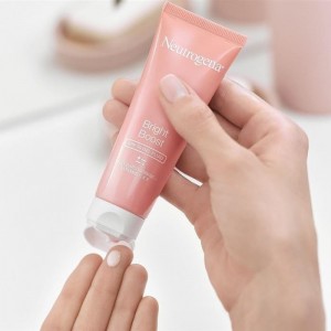 فلوئید ضد آفتاب نوتروژینا Bright Boost با SPF30 آبرسان مناسب انواع پوست حجم 50 میلی لیتر