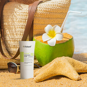 فلوئید ضدآفتاب بی‌رنگ ویتالیر SPF50 مدل Activit، مناسب پوست‌های مختلط و چرب، حجم 50 میلی‌لیتر