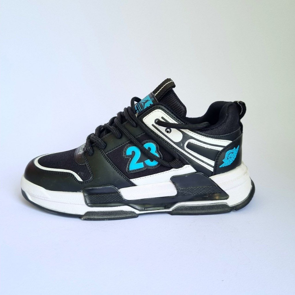 جراج جدید کفش اسپرت مردانه و پسرانه مدل جردن 23  بادوام بالا و عالی رنگ مشکی سفیدسبز   با ارسال رایگان