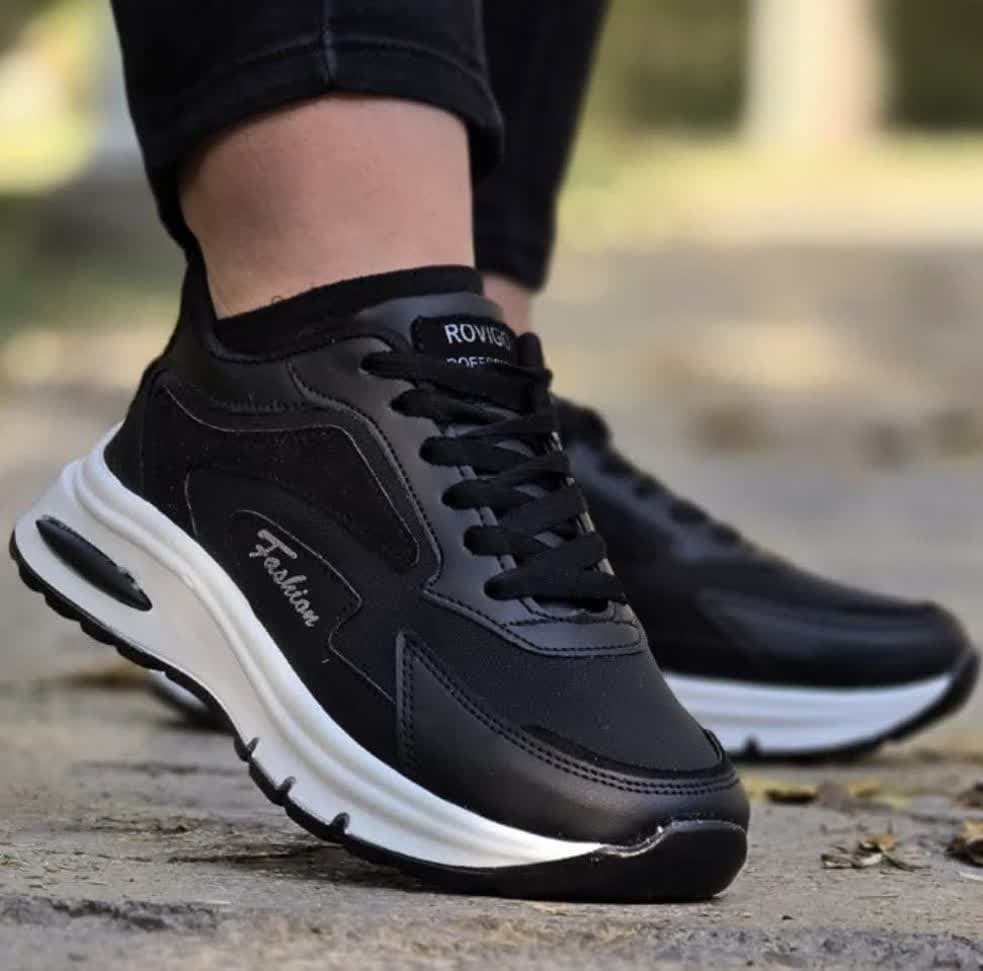 حراج استثنایی کتونی  اسپرت دخترانه  زنانه مدل رویگو یه کار جدید و پر فروش رنگ مشکی  زیره سفید با ارسال رایگان