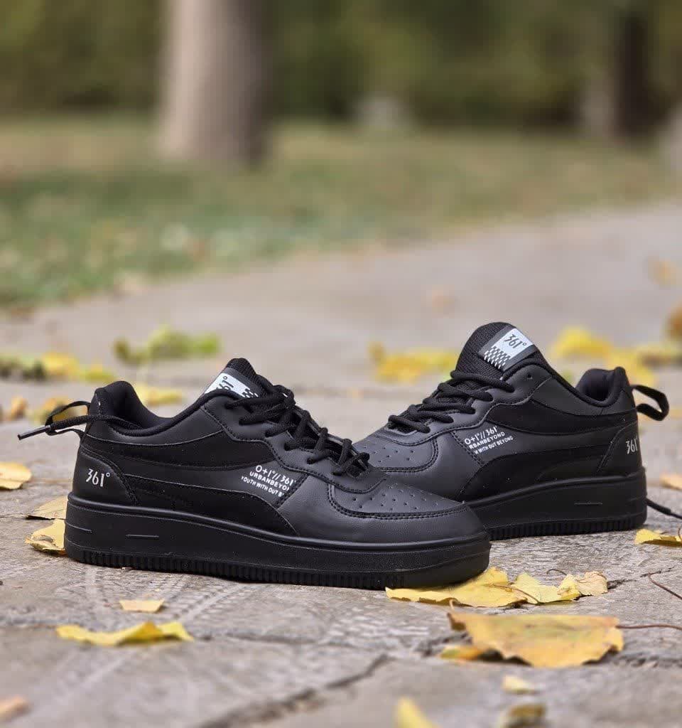 حراج ویژه این هفته کفش اسپرت مردانه مدل جدید 361 رنگ  مشکی تمام فوق العاده زیبا و خوش پا و خوش فرم با ارسال رایگان