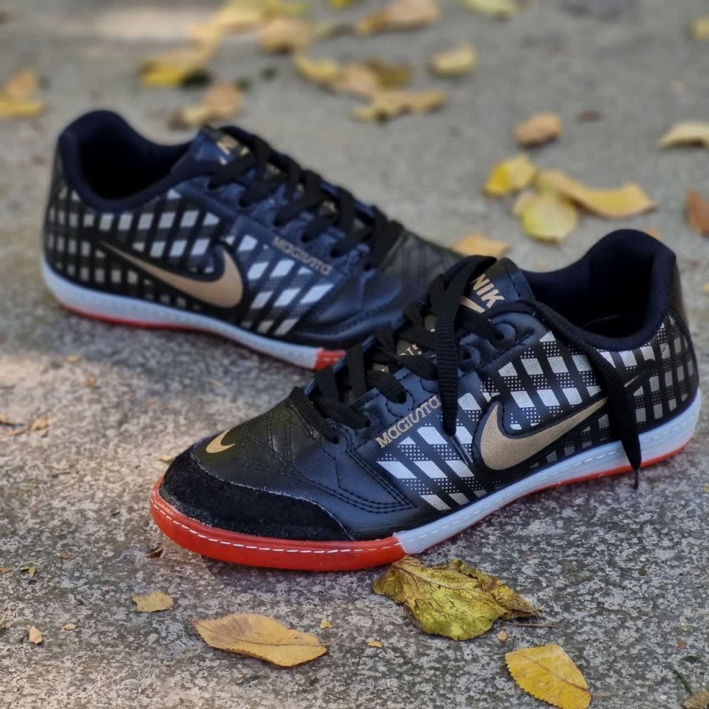 فروش ویژه کفش سالنی مردانه و پسرانه مدل نایک مجیستا  رنگ مشکی  طلایی زیره پیو فوق العاده با کیفیت با ارسال رایگان