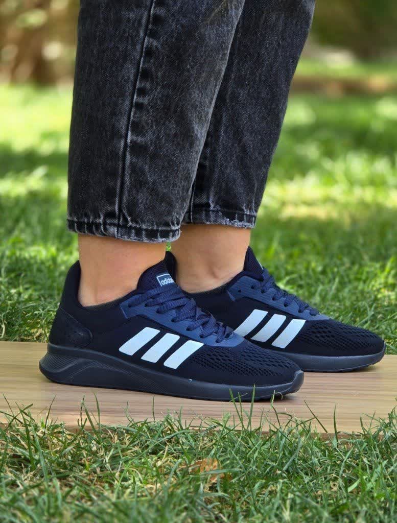 حراج استثنایی کتونی  اسپرت دخترانه  زنانه مدل آدیداس سرمه ای سفید   کد 8011ارسال رایگان