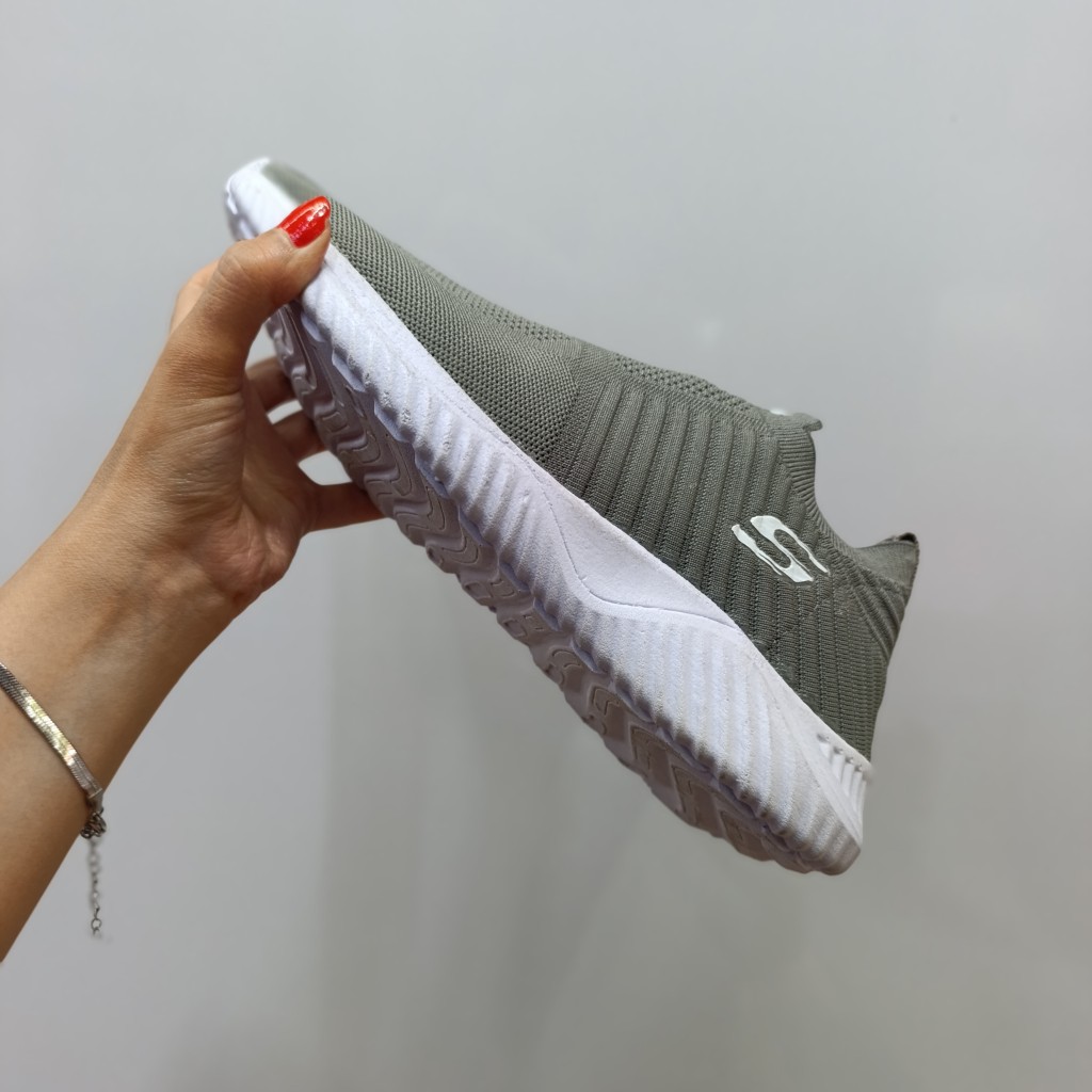 تخفیففف ویژه و استثنایی کفش کتونی جورابی و پیاده روی پسرانه مردانه  مدل جدید و پر طرفدارر  رنگ خاکستری روشن  بدون بند جدید و جذاب مناسب پیاده روی اربعین با ارسال رایگان
