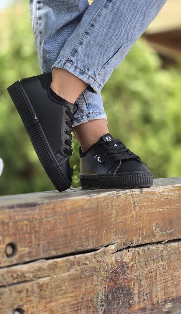 فرووش ویژه کفش کتونی  زنانه دخترانه مدل جدید رنگ مشکی تمام با زیره نرم و عالی با ارسال رایگان