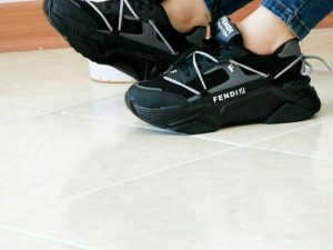 حراج کتونی دخترانه مدل FENDI کد 395