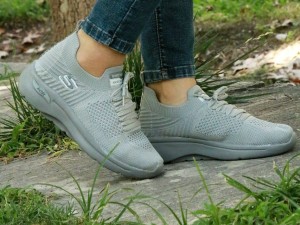 حراج  ویژه  کفش اسپرت و پیاده روی  زنانه مدل اسکیچرز کد4271  با ارسال رایگان فقط 318000 تومان