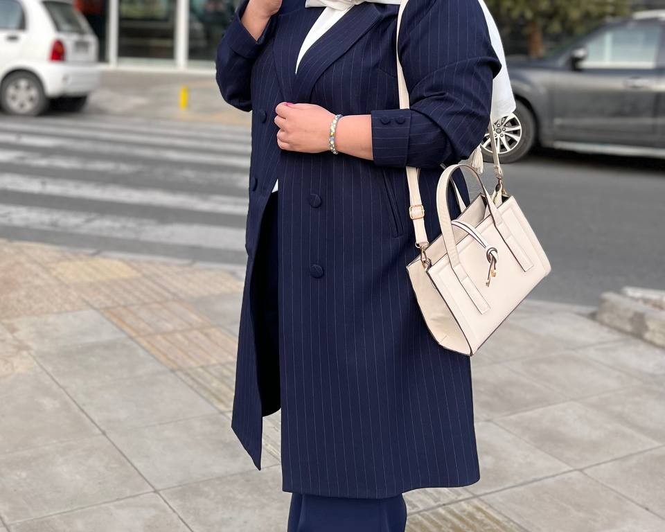 راهنمای انتخاب و ست کردن کت سایز بزرگ زنانه