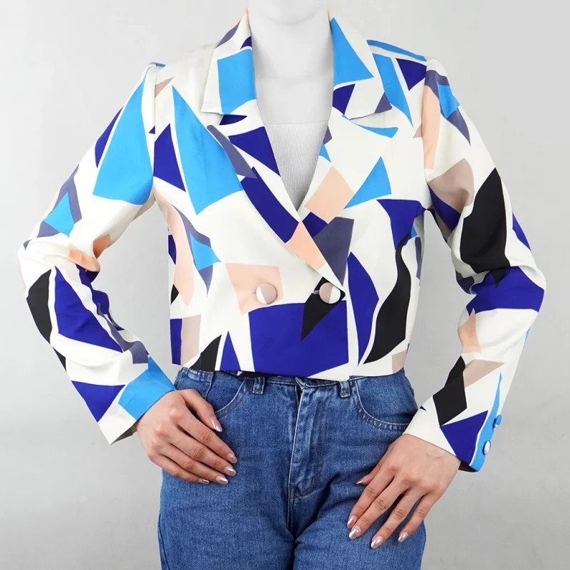 کت زنانه کوتاه لبه آستین طرح دار