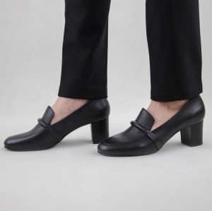 کفش چرم زنانه جلو بند