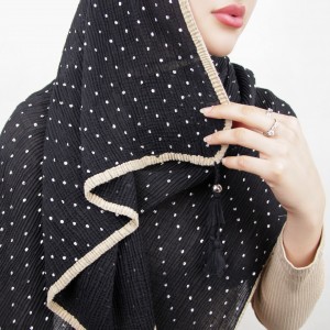 شال زنانه منگوله دار خالخالی