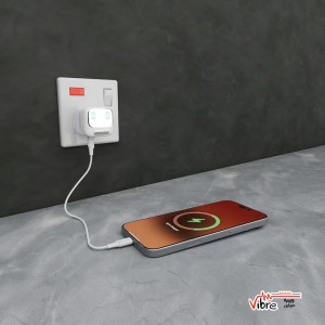 شارژر دیواری GaN هوشمند Powerology Lumix – سفید (مدل AI Power Charger)