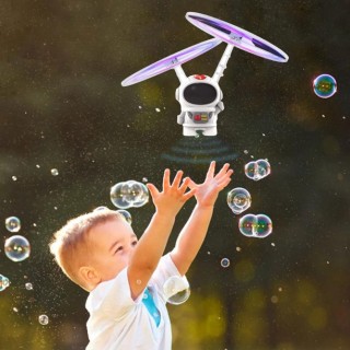 اسباب بازی آدم فضایی با چراغ فلاش LED مناسب کودکان مدل SPACEMAN برند GSX