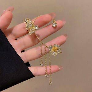 گوشواره لاله گوش آویزدار طرح پروانه