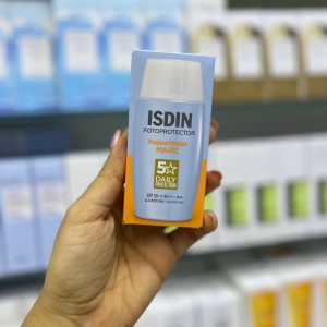 ضد آفتاب فوق العاده سبک فیوژن واتر مجیک ایزدین با SPF50 و حجم 50 میل Isdin Fusion Water MAGIC SPF 50
