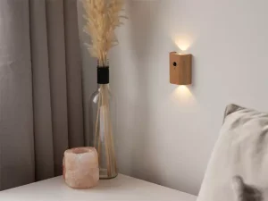 چراغ دیواری سنسور حرکتی قابل شارژ چوبی Auraglow Wooden Rechargeable Motion Sensor Wall Light TAIGA