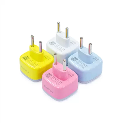 تبدیل برق 3 به 2  یونیورسال چراغ دار هادرون Hadron Universal Power Plug Adapter A10