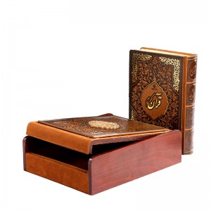 قرآن نفیس وزیری جعبه چوب و چرم نشر ققنوس (وزیری ، چرم، جعبه دار )