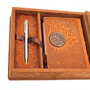 قرآن نفیس جعبه دار جیر مدل نسیم (نشر چرم نگار)