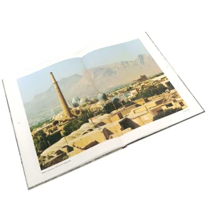 کتاب اصفهان (نقشی دل فریب بر صحنه ی نیلگون آسمان)  (انتشارات یساولی)