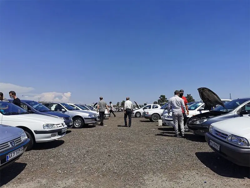 سقوط چشمگیر قیمت خودرو در بازار یکشنبه 22 مرداد