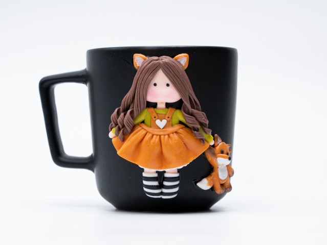 ماگ با طرح دختر روسی پاییزی لباس نارنجی با روباه