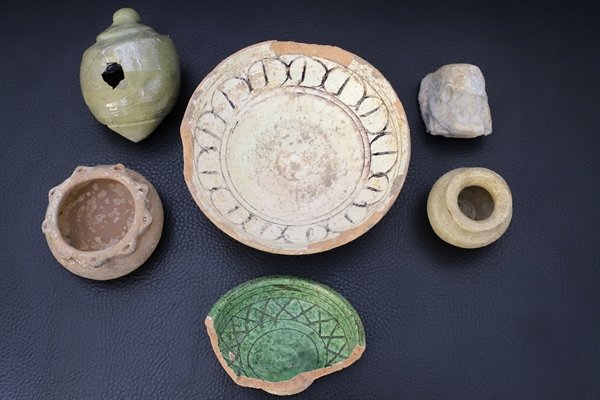 کشف ۳ ظرف سفالی هزاره اول قبل از میلاد در روستای انذر طارم