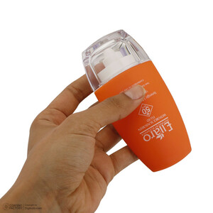 فلوئید ضد آفتاب بدون رنگ الارو SPF50 مدل Ultra Light تحت لیسانس محافظ UVA ،UVB، مرطوب‌کننده مناسب پوست‌‌های چرب و مختلط حجم 50 میلی‌لیتر