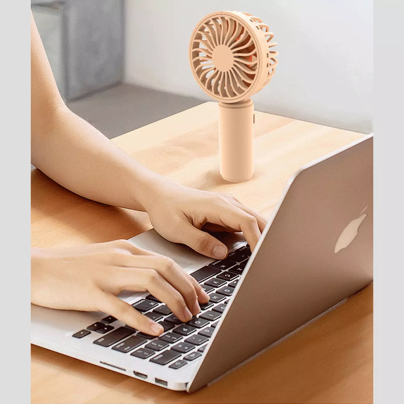 پنکه دستی شFresh mini handheld fan LT-S3226ارژی LT-S3226