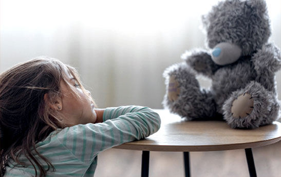 دلایل انزوای کودکان و راهکارهای پیشگیری