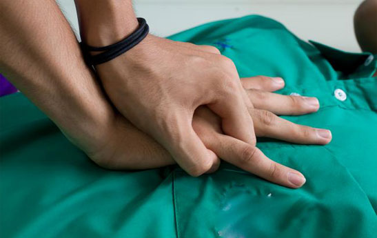 احیای قلبی ریوی یا CPR  در شرایط اضطراری