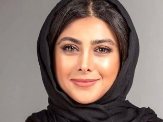 ژست عجیب‌ و‌ غریب آزاده صمدی