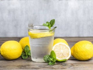 آیا نوشیدن صبحگاهی آب لیمو لاغر می‌کند؟