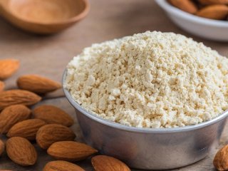 هر آنچه باید درباره آرد بادام بدانید؛ از خواص تا طرز تهیه در خانه