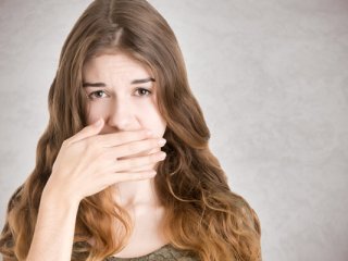 چگونه بوی بد دهان را برطرف کنیم؟