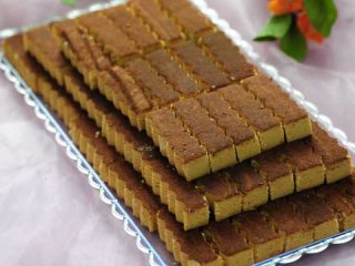 شيرينی دارچينی