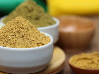 فواید حنا برای موها