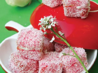 كیك ژله‌ای توت‌فرنگی